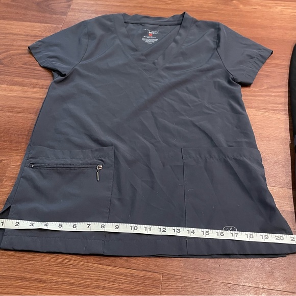 scrub set - Picture 2 of 11